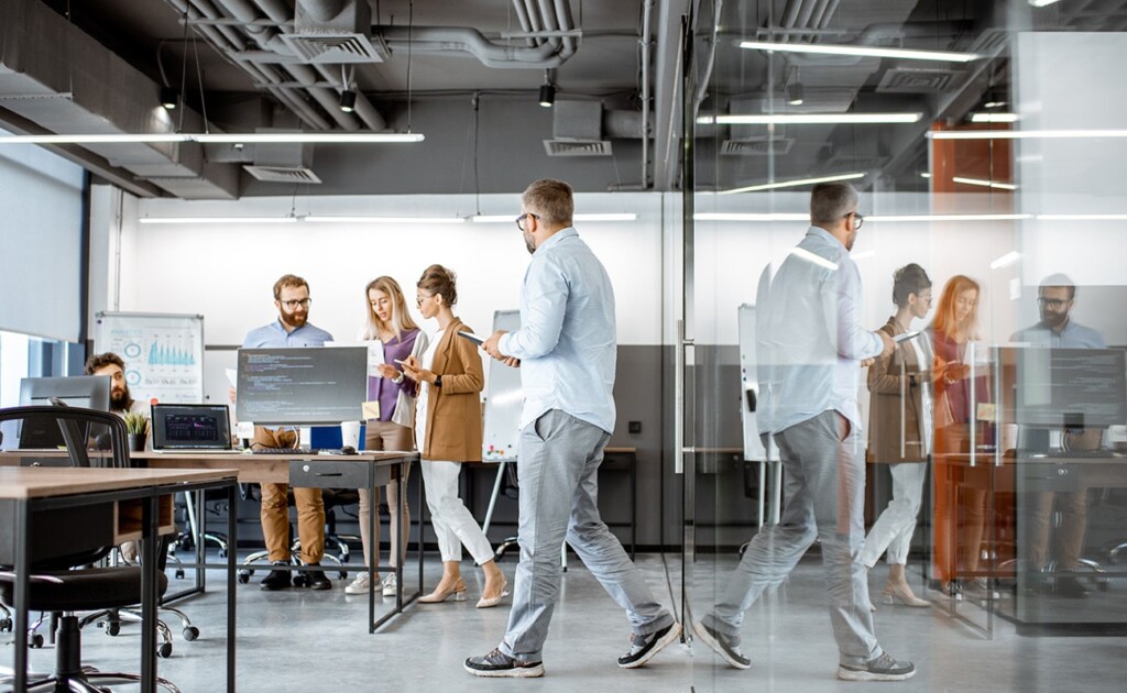 Hot desking pros and cons